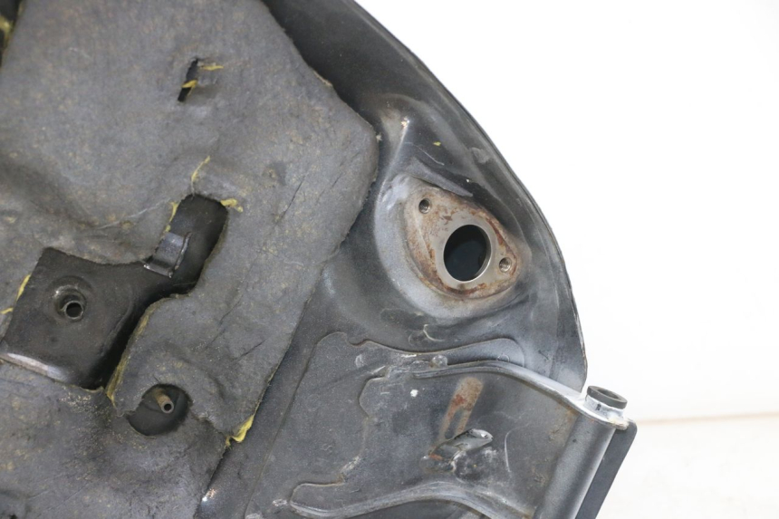 photo de ZBIORNIK PALIWA HONDA CBR F 1000 (1993 - 1996) - Zoom stanu zużycia