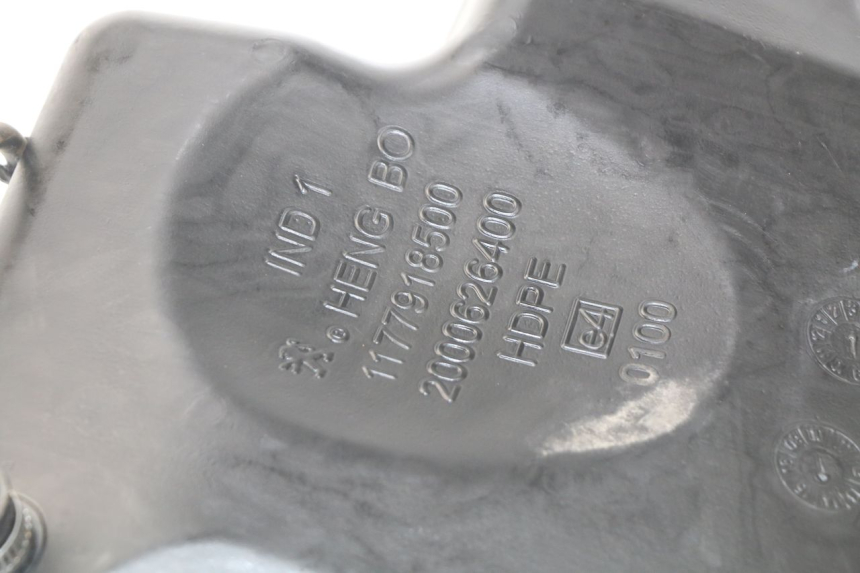 photo de ZBIORNIK PALIWA PEUGEOT KISBEE 2T 50 (2010 - 2017) - Zoom stanu zużycia