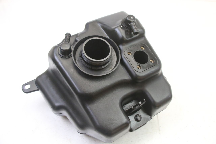 photo de ZBIORNIK PALIWA PEUGEOT KISBEE 4T 50 (2018 - 2022) - Szczegół części