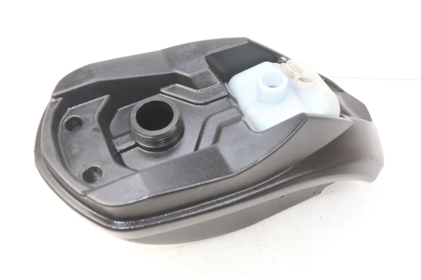 photo de ZBIORNIK PALIWA PEUGEOT LUDIX 50 (2008 - 2017) - Inny kąt widzenia