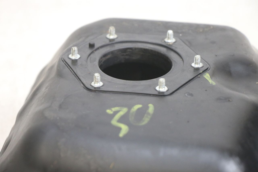 photo de ZBIORNIK PALIWA PIAGGIO MEDLEY 125 (2016 - 2023) - Inny kąt widzenia