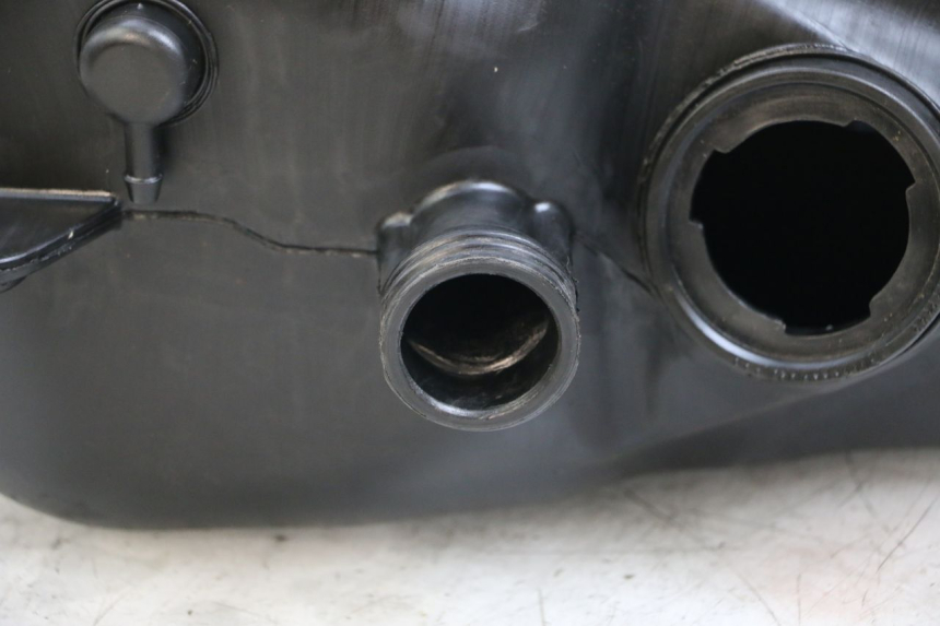 photo de ZBIORNIK PALIWA PIAGGIO MP3 125 (2006 - 2014) - Punkty mocowania