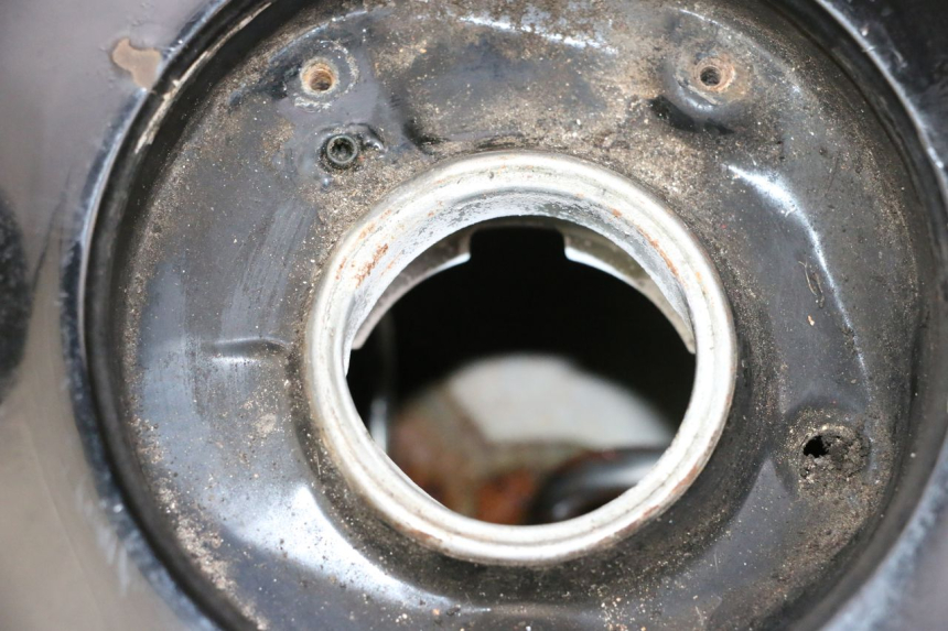 photo de ZBIORNIK PALIWA HONDA NSR R 125 (1994 - 2003) - Zbliżenie komponentów