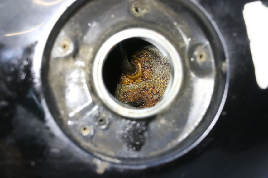 photo de ZBIORNIK PALIWA HONDA NSR R 125 (1994 - 2003) - Inny kąt widzenia