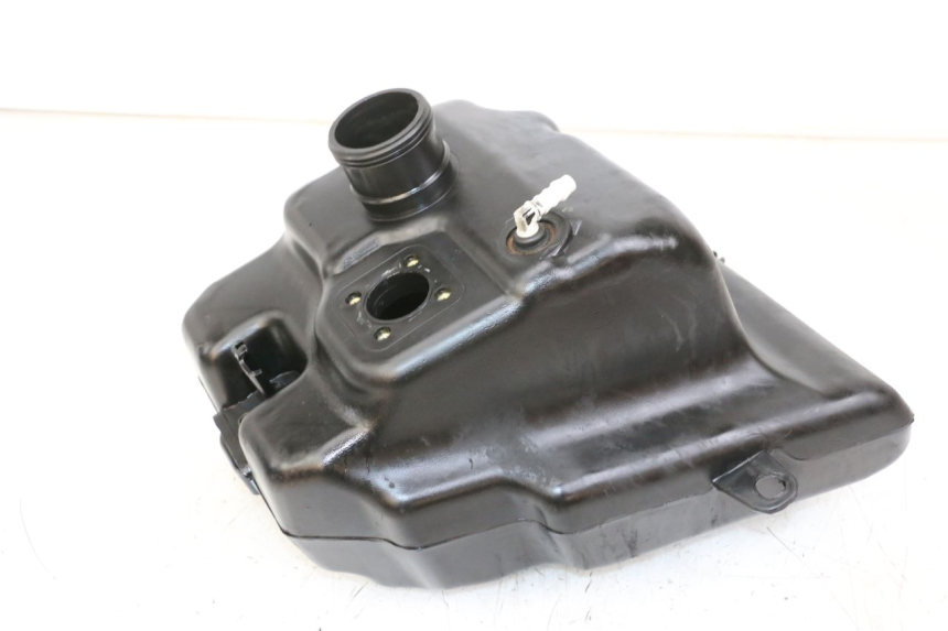 photo de ZBIORNIK PALIWA PEUGEOT STREETZONE 4T 50 (2018 - 2023) - Inny kąt widzenia