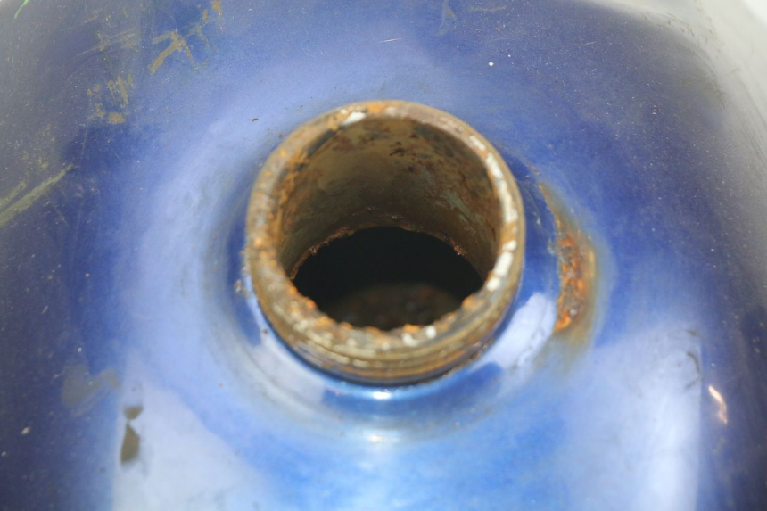 photo de ZBIORNIK PALIWA HYOSUNG RT KARION 125 (2003 - 2007) - Zbliżenie techniczne