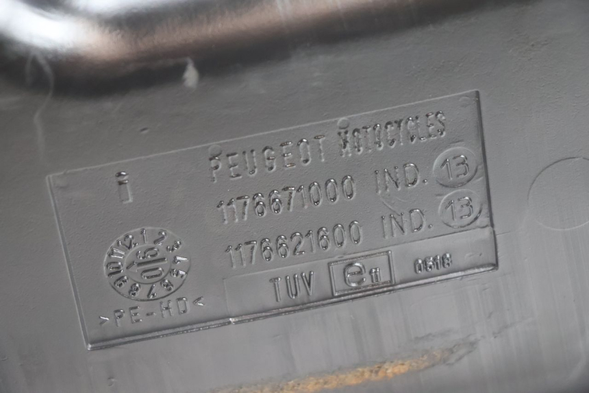 photo de ZBIORNIK PALIWA PEUGEOT SATELIS 125 (2006 - 2009) - Inny kąt widzenia