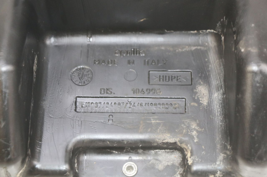 photo de ZBIORNIK PALIWA APRILIA SCARABEO 100 (2003 - 2012) - Zbliżenie techniczne