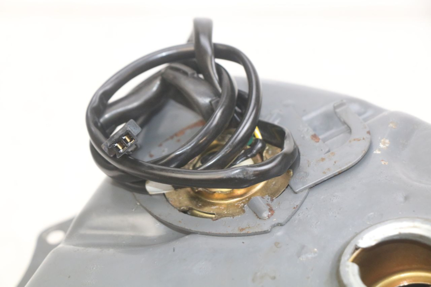 photo de ZBIORNIK PALIWA HONDA SCV LEAD 100 (2003 - 2007) - Zoom stanu zużycia