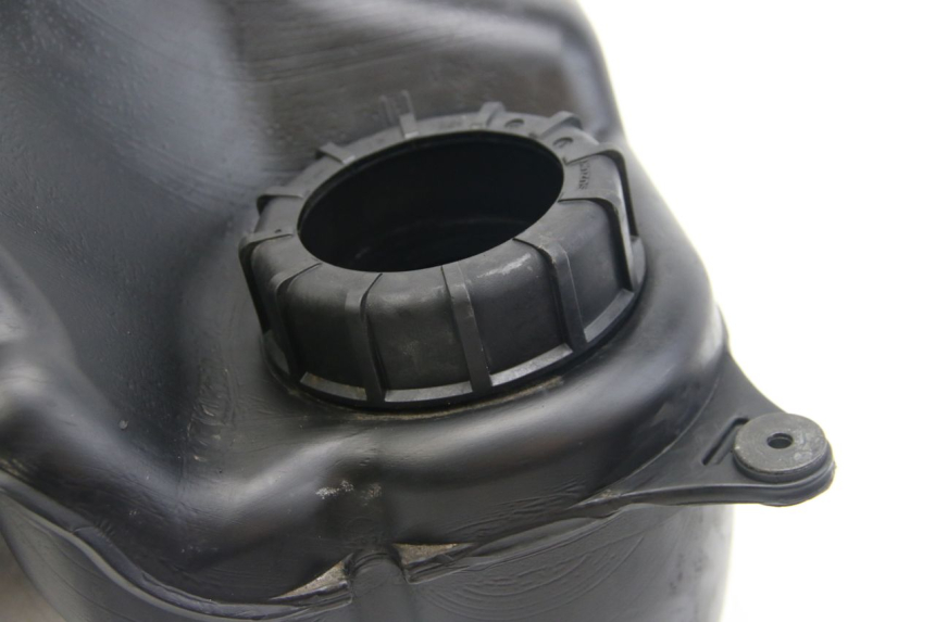 photo de ZBIORNIK PALIWA SUZUKI SIXTEEN 125 (2008 - 2010) - Szczegóły charakterystyczne