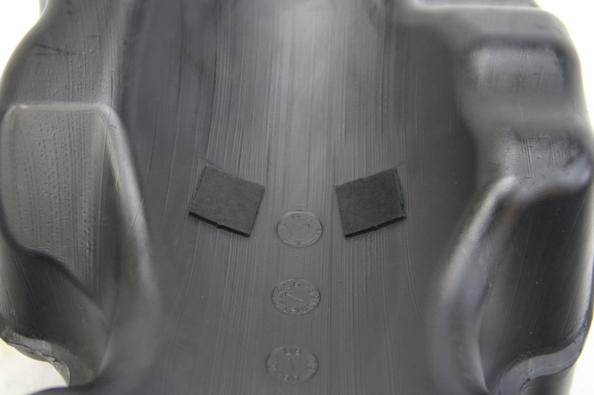 photo de ZBIORNIK PALIWA SUZUKI SIXTEEN 125 (2008 - 2010) - Widok z bliska