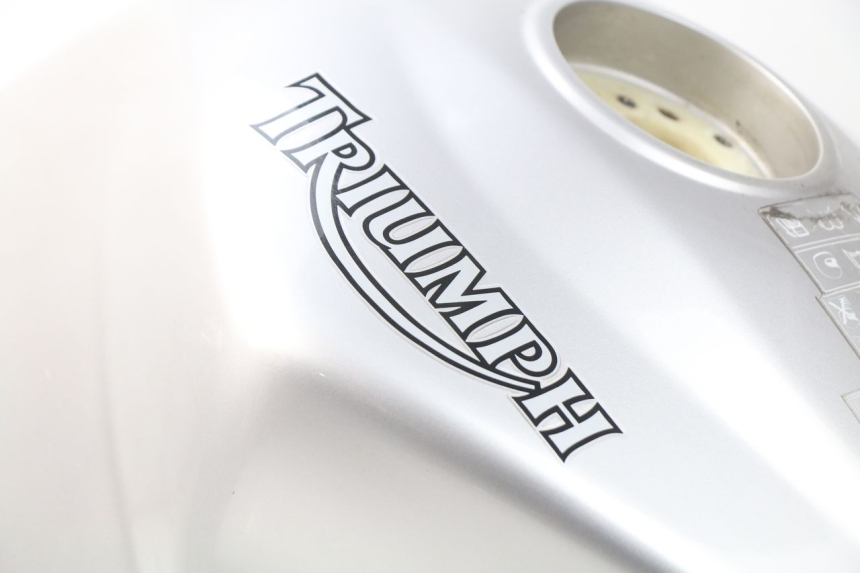 photo de ZBIORNIK PALIWA TRIUMPH SPRINT ST ABS 1050 (2005 - 2007) - Zbliżenie komponentów