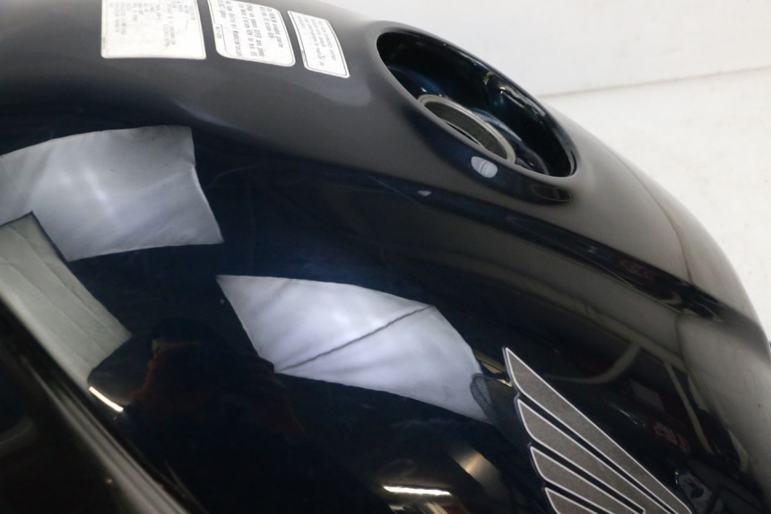 photo de ZBIORNIK PALIWA HONDA ST PAN EUROPEAN 1300 (2002 - 2013) - Zbliżenie techniczne