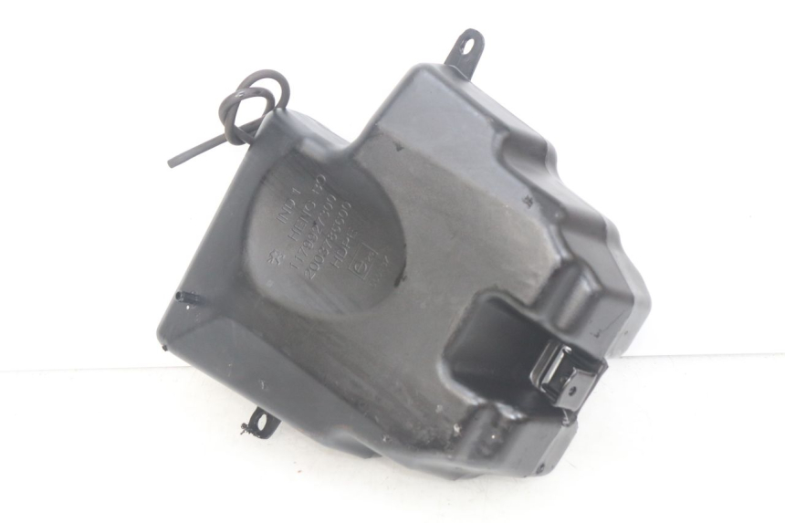 photo de ZBIORNIK PALIWA PEUGEOT STREETZONE 4T 50 (2018 - 2023) - Zoom stanu zużycia