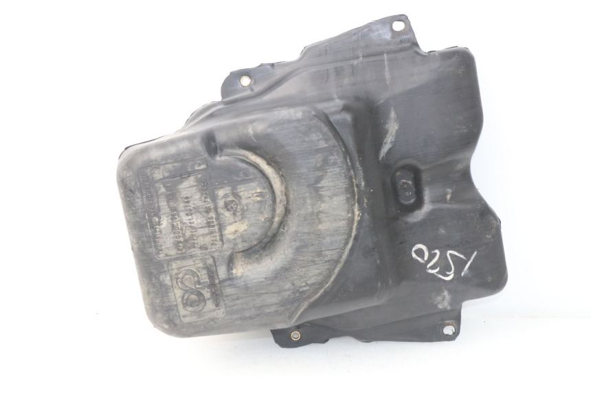 photo de ZBIORNIK PALIWA PEUGEOT SV 50 (1992 - 2004) - Szczegół części