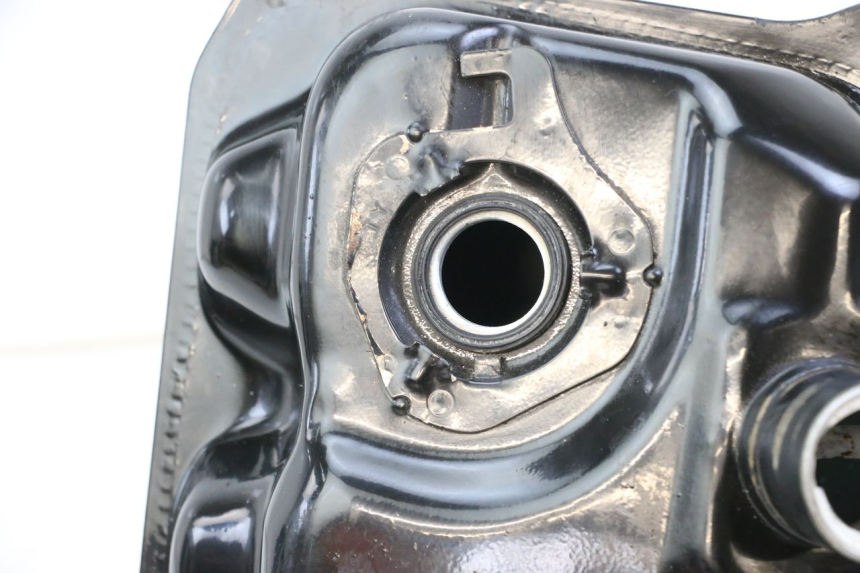 photo de ZBIORNIK PALIWA TNT MOTOR ROMA 10' 2T 50 (2011 - 2018) - Zbliżenie techniczne