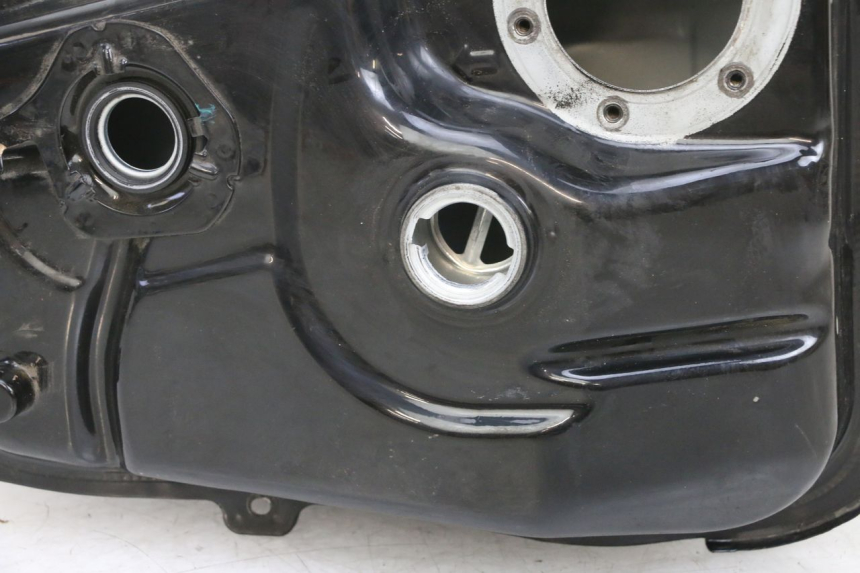 photo de ZBIORNIK PALIWA PEUGEOT TWEET PRO EFI 4T 50 (2021 - 2022) - Szczegóły charakterystyczne