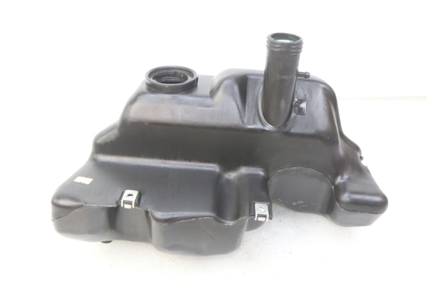 photo de ZBIORNIK PALIWA PIAGGIO VESPA S 2T 50 (2007 - 2014) - Zbliżenie techniczne