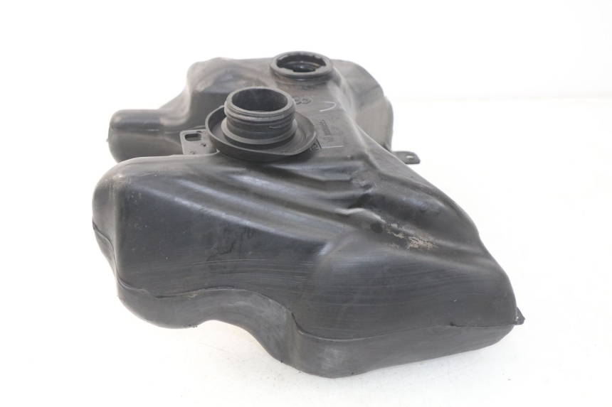 photo de ZBIORNIK PALIWA PEUGEOT VIVACITY 100 (1999 - 2008) - Zbliżenie techniczne