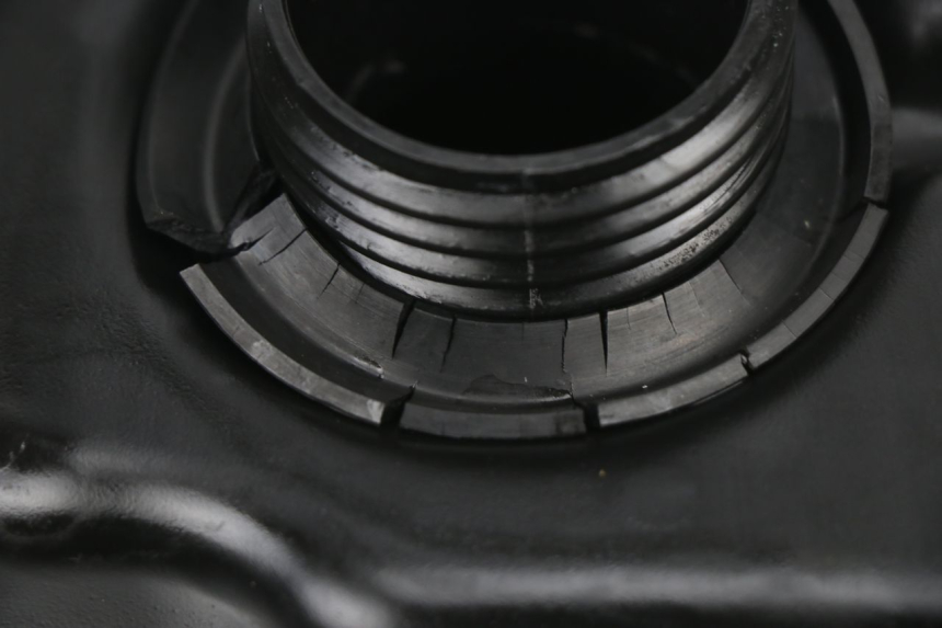 photo de ZBIORNIK PALIWA RAZZO XENON 4T 50 (2008 - 2012) - Zoom stanu zużycia