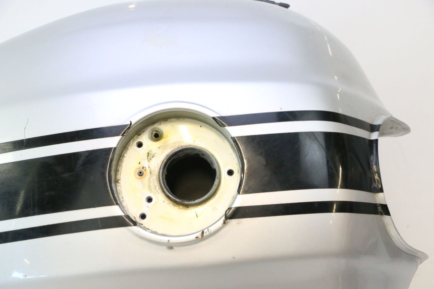 photo de ZBIORNIK PALIWA YAMAHA XJR 1300 (1998 - 2002) - Widok z bliska