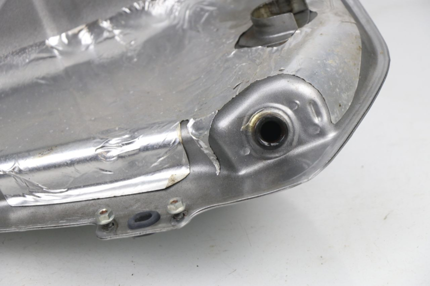 photo de ZBIORNIK PALIWA HONDA XLV VARADERO 125 (2000 - 2006) - Inny kąt widzenia