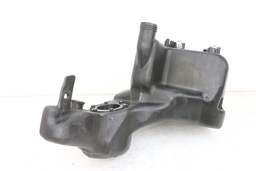 photo de ZBIORNIK PALIWA PIAGGIO ZIP 4T 50 (2018 - 2020) - Zbliżenie techniczne