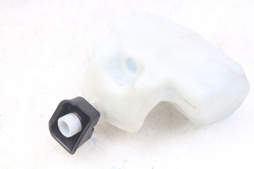 photo de ZBIORNIK OLEJU PEUGEOT CITYSTAR 50 (2013 - 2017) - Inny kąt widzenia