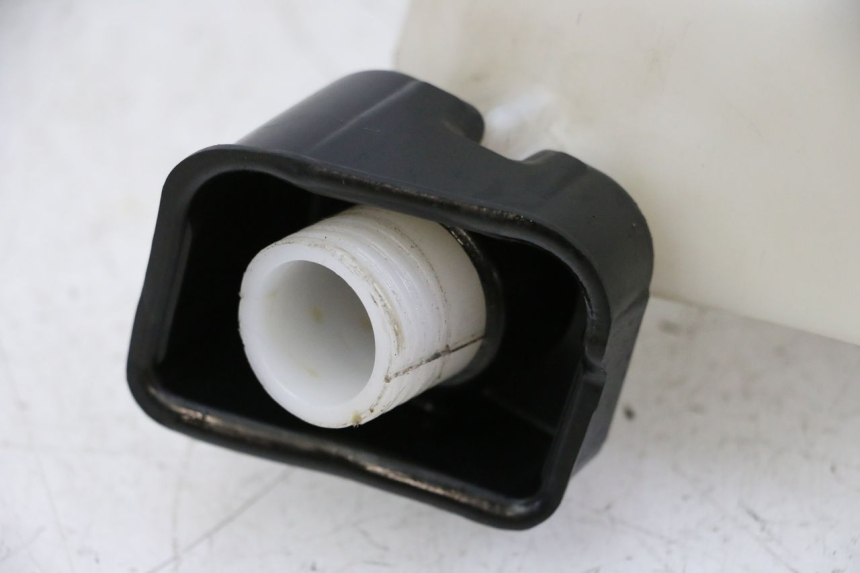 photo de ZBIORNIK OLEJU PEUGEOT CITYSTAR 50 (2013 - 2017) - Szczegół części