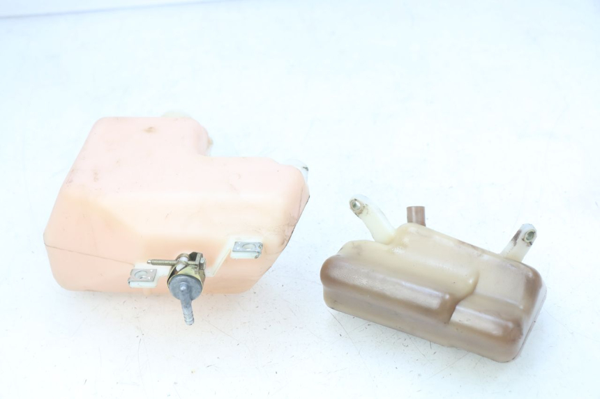 photo de ZBIORNIK OLEJU HONDA FES PANTHEON 2T 125 (1998 - 2002) - Zoom stanu zużycia