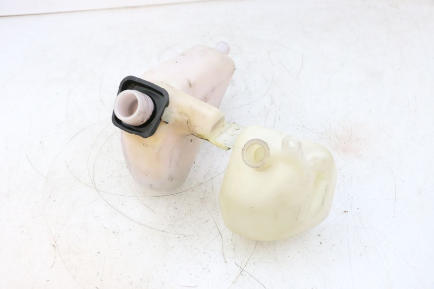 photo de ZBIORNIK OLEJU HONDA NSR R 125 (1994 - 2003) - Zbliżenie techniczne