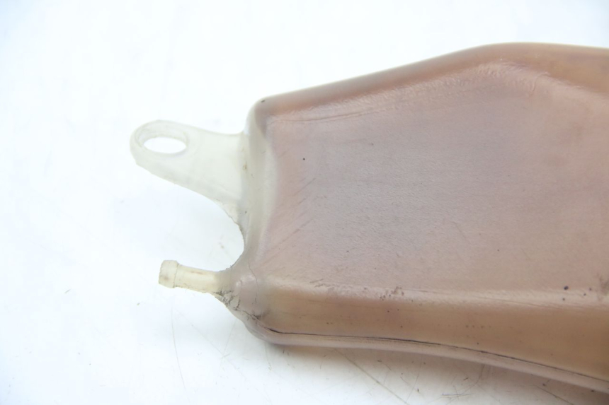 photo de ZBIORNIK OLEJU SUZUKI SIXTEEN 125 (2008 - 2010) - Zbliżenie techniczne