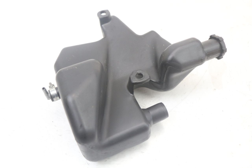 photo de ZBIORNIK OLEJU PIAGGIO ZIP 2T 50 (2009 - 2019) - Zbliżenie techniczne