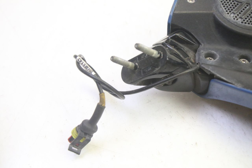 photo de LUSTERKO PRAWE YAMAHA FJR ABS 1300 (2006 - 2012) - Zbliżenie techniczne