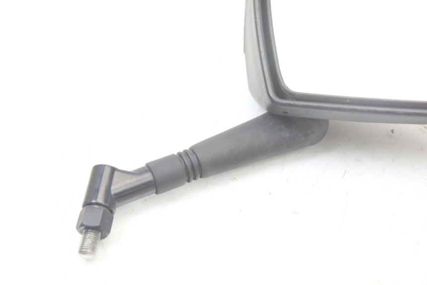 photo de LUSTERKO PRAWE PEUGEOT SATELIS 125 (2013 - 2018) - Zoom stanu zużycia