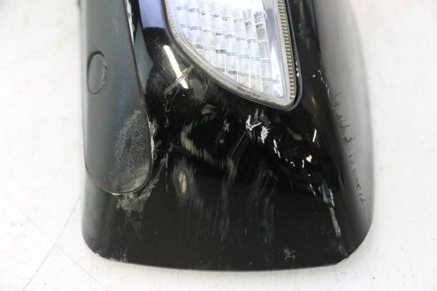 photo de LEWE LUSTERKO SUZUKI BURGMAN EXECUTIVE ABS 650 (2006 - 2012) - Zbliżenie techniczne