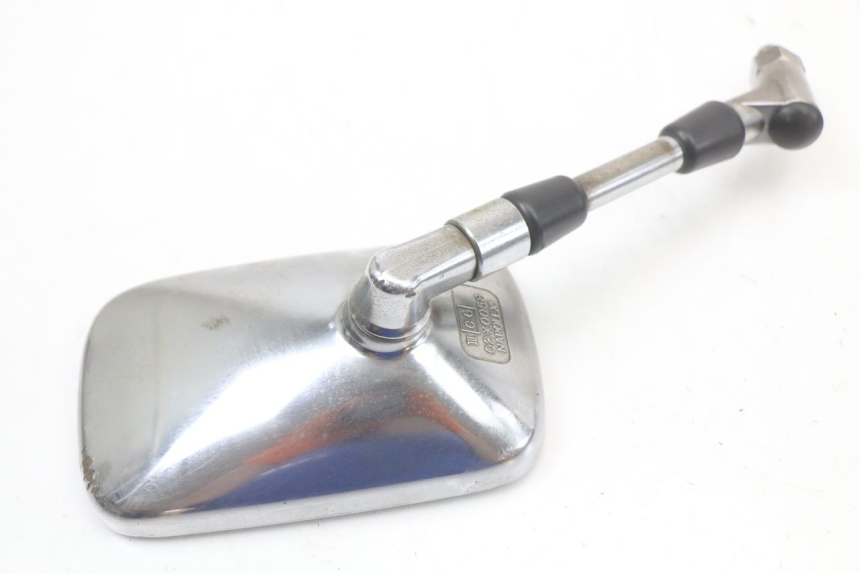 photo de LUSTERKO LEWE SUZUKI GZ MARAUDER 125 (1998 - 2004) - Zbliżenie techniczne