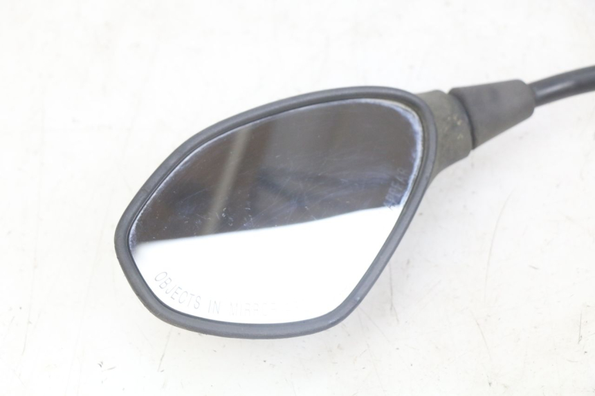 photo de LUSTERKO LEWE PIAGGIO MP3 LT 400 (2007 - 2012) - Zbliżenie techniczne