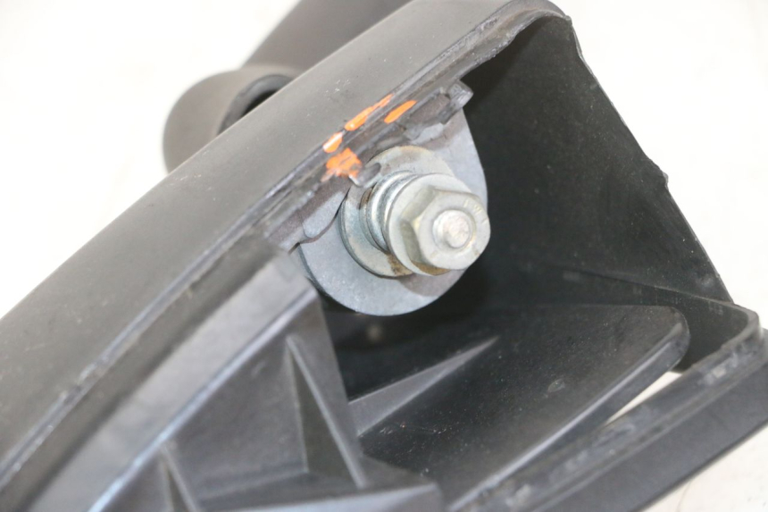 photo de LUSTERKO LEWE PEUGEOT SATELIS 125 (2013 - 2018) - Zbliżenie techniczne