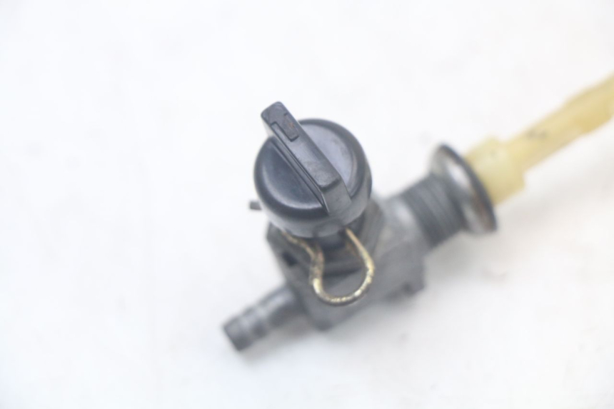 photo de KRANIK ZBIORNIKA PEUGEOT 103 VOGUE VS2 50 (2004 - 2017) - Szczegół części