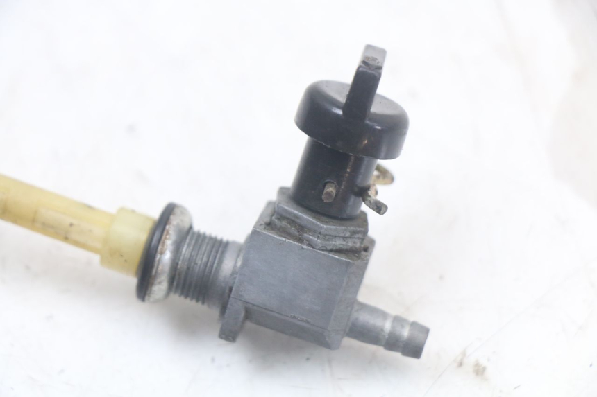 photo de KRANIK ZBIORNIKA PEUGEOT 103 VOGUE VS2 50 (2004 - 2017) - Zoom stanu zużycia