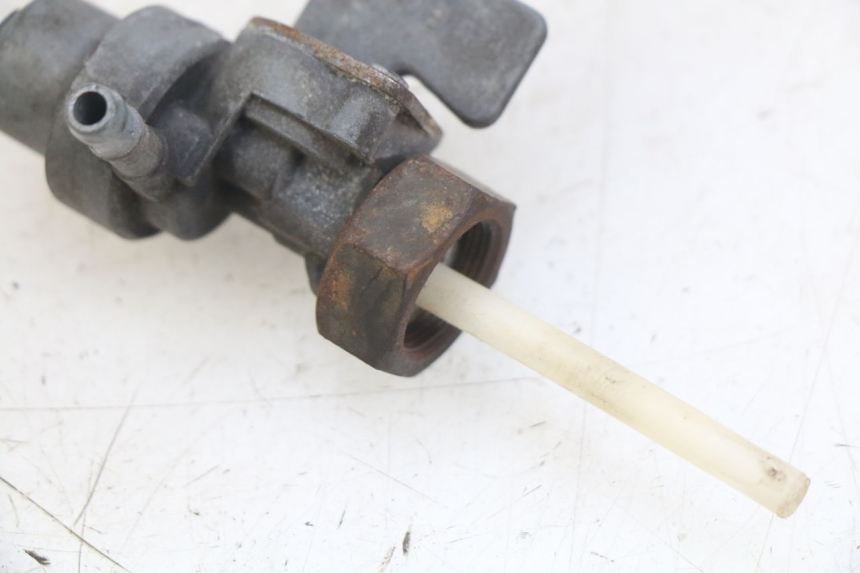 photo de KRANIK ZBIORNIKA HONDA CM 125 (1983 - 2003) - Szczegół części