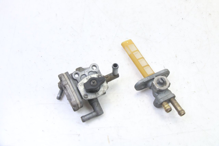 photo de KRANIK ZBIORNIKA SUZUKI GS GSE 500 (2001 - 2003) - Widok główny