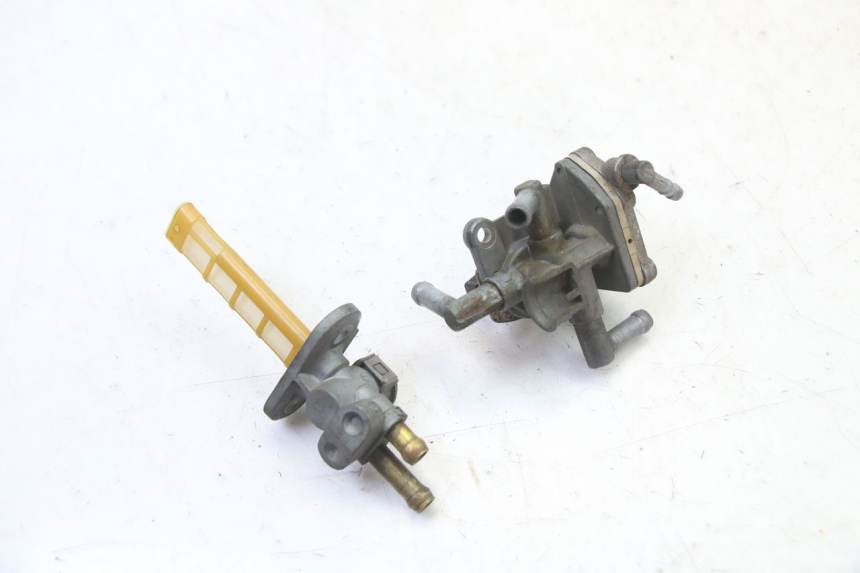 photo de KRANIK ZBIORNIKA SUZUKI GS GSE 500 (2001 - 2003) - Zoom stanu zużycia