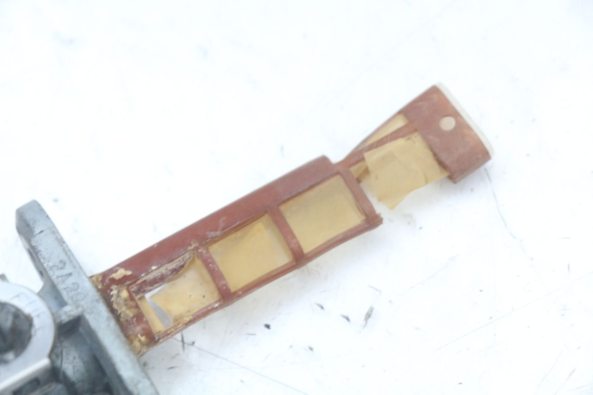 photo de KRANIK ZBIORNIKA SUZUKI GS F 500 (2004 - 2007) - Zoom stanu zużycia