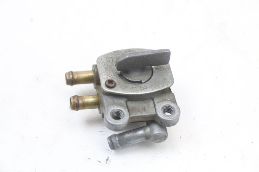 photo de KRANIK ZBIORNIKA PALIWA YAMAHA TDR DELTABOX 125 (1997 - 2003) - Zoom stanu zużycia