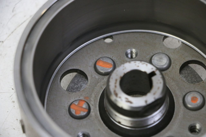 photo de ROTOR SUZUKI BURGMAN 125 (2007 - 2014) - Zbliżenie techniczne