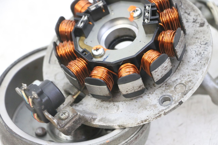 photo de ROTOR STATOR MBK BOOSTER SPIRIT NAKED 50 (2004 - 2017) - Inny kąt widzenia