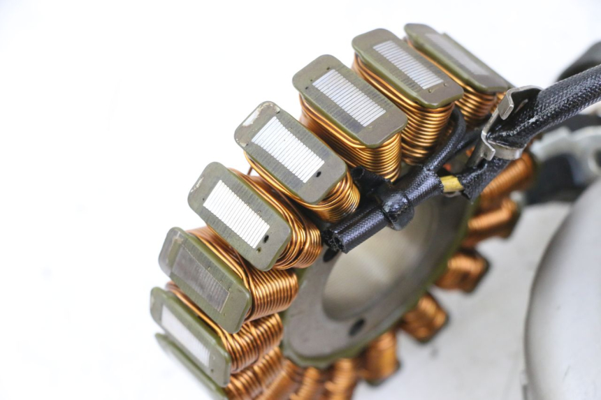 photo de ROTOR STATOR SUZUKI BURGMAN 125 (2007 - 2014) - Zbliżenie techniczne