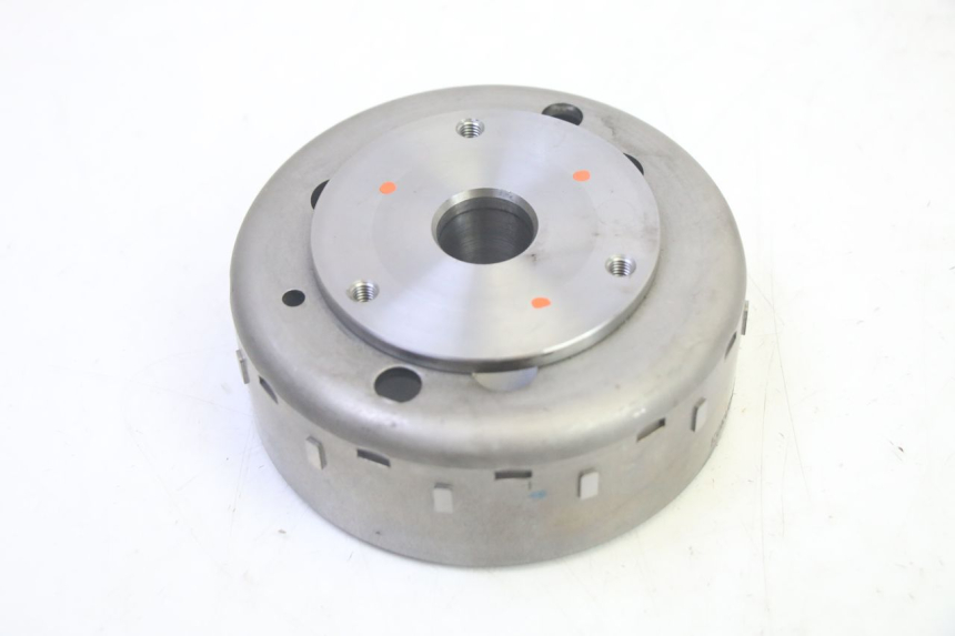 photo de ROTOR STATOR SUZUKI BURGMAN 125 (2007 - 2014) - Zbliżenie techniczne